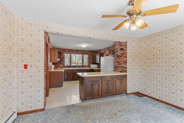 318 Lovewell St, Gardner, MA 01440