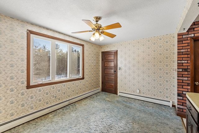 318 Lovewell St, Gardner, MA 01440