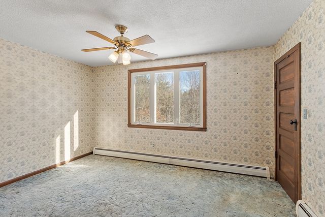 318 Lovewell St, Gardner, MA 01440