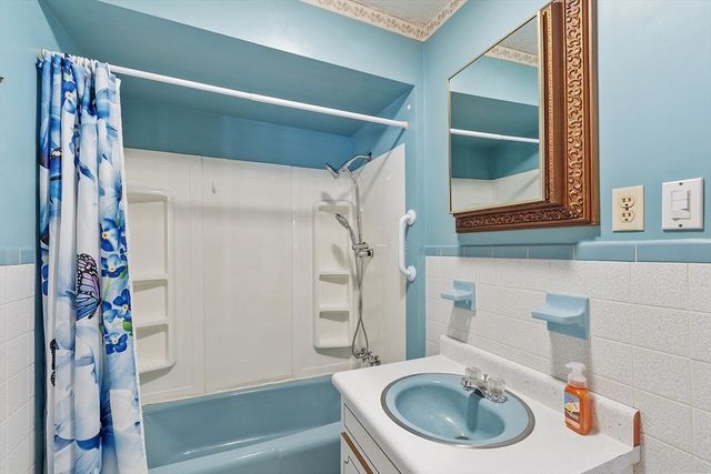 318 Lovewell St, Gardner, MA 01440