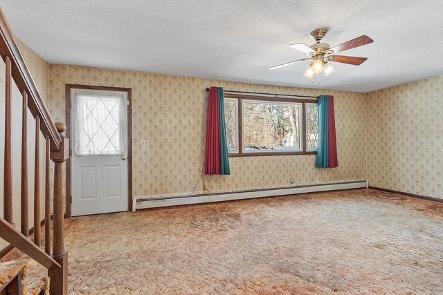 318 Lovewell St, Gardner, MA 01440