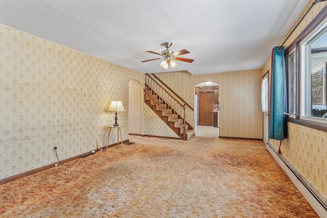 318 Lovewell St, Gardner, MA 01440