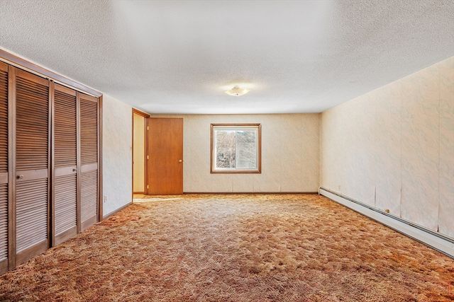 318 Lovewell St, Gardner, MA 01440