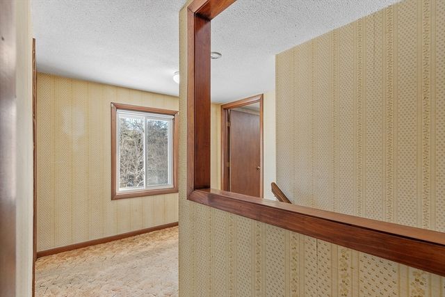 318 Lovewell St, Gardner, MA 01440