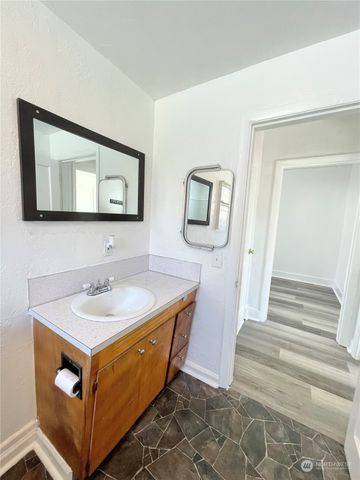 1579 2nd Ave N, Okanogan, WA 98840