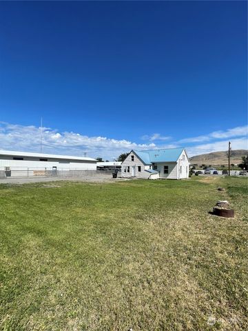 1579 2nd Ave N, Okanogan, WA 98840