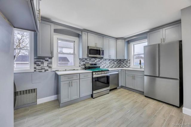 17 Sapir Street, Valley Stream, NY 11580