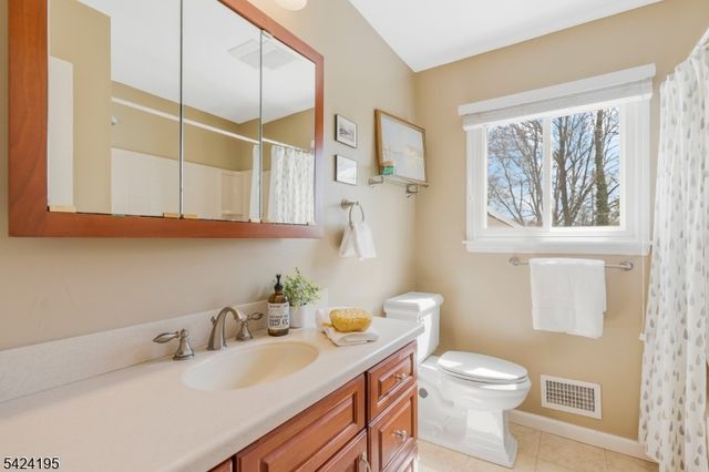 19 Bass Dr, Roxbury Twp., NJ 07876