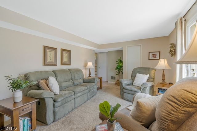 19 Bass Dr, Roxbury Twp., NJ 07876