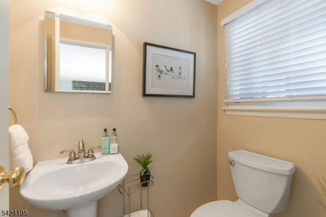 19 Bass Dr, Roxbury Twp., NJ 07876