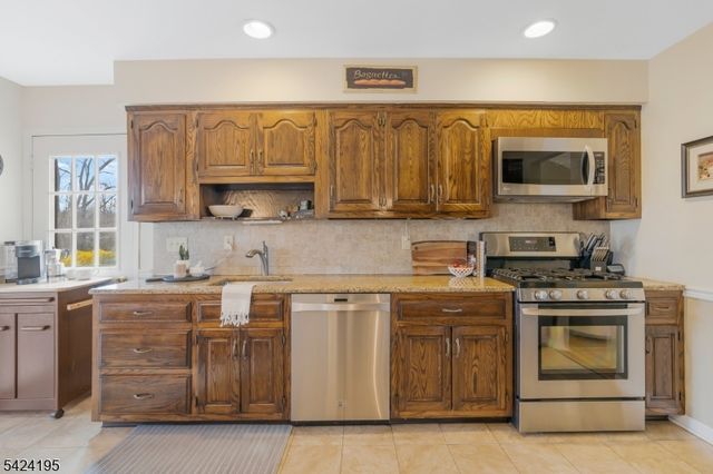 19 Bass Dr, Roxbury Twp., NJ 07876