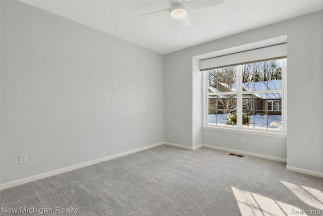 13187 Harbor Landings Drive 101, Fenton Charter Township, MI 48430