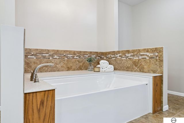 940 S Cotner Boulevard, Lincoln, NE 68510