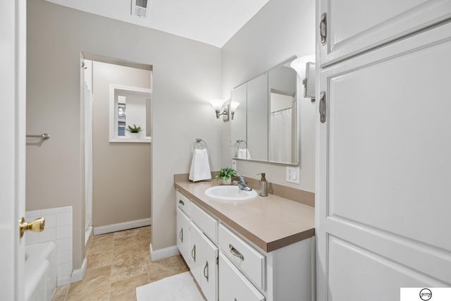 940 S Cotner Boulevard, Lincoln, NE 68510