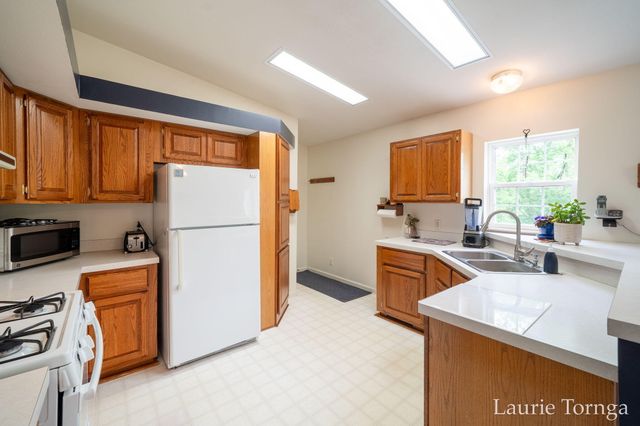 2670 Grand River Drive Ne, Ada Twp, MI 49525