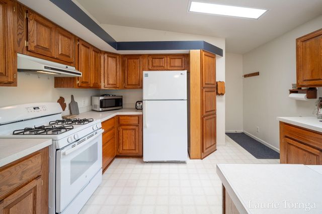2670 Grand River Drive Ne, Ada Twp, MI 49525