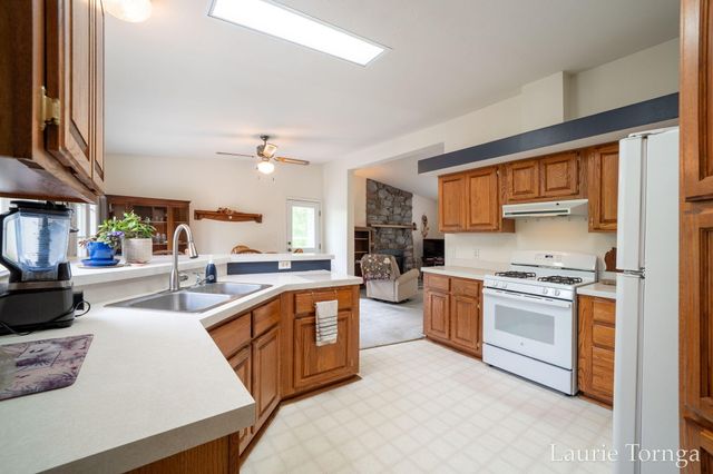 2670 Grand River Drive Ne, Ada Twp, MI 49525