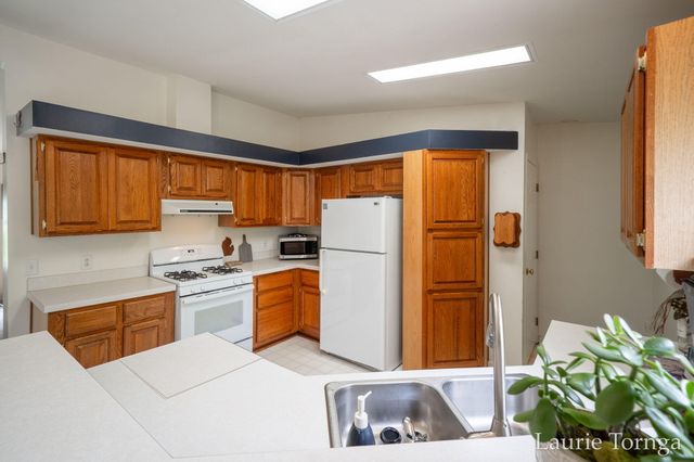 2670 Grand River Drive Ne, Ada Twp, MI 49525