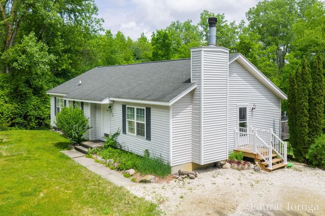 2670 Grand River Drive Ne, Ada Twp, MI 49525