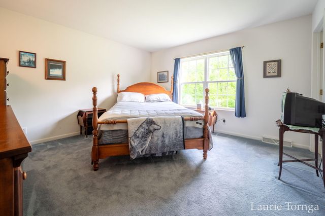 2670 Grand River Drive Ne, Ada Twp, MI 49525