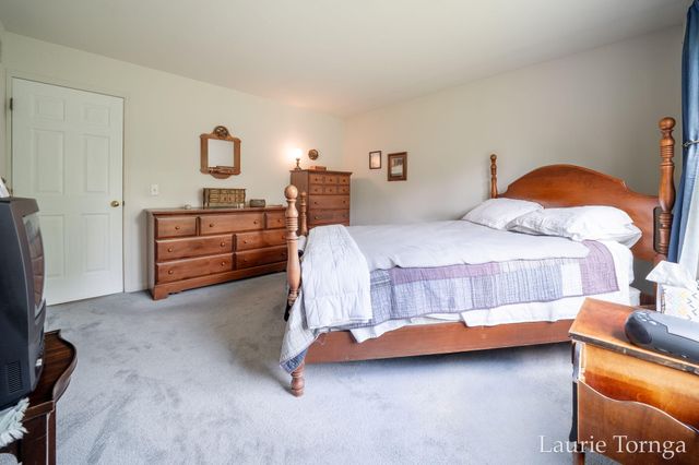2670 Grand River Drive Ne, Ada Twp, MI 49525