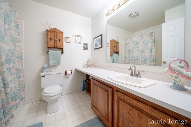 2670 Grand River Drive Ne, Ada Twp, MI 49525