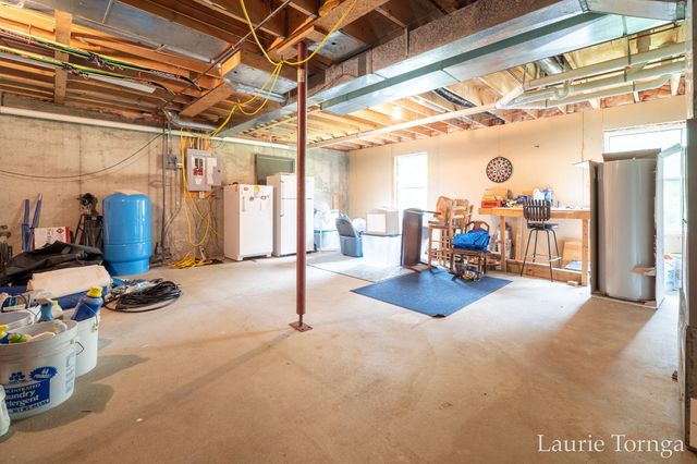 2670 Grand River Drive Ne, Ada Twp, MI 49525