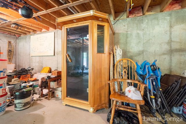 2670 Grand River Drive Ne, Ada Twp, MI 49525