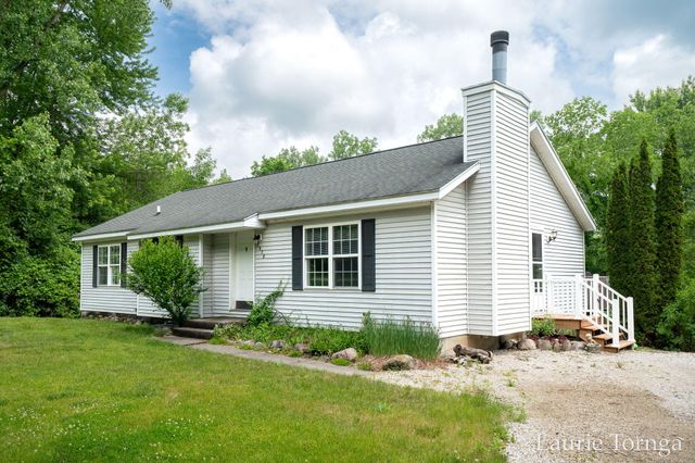 2670 Grand River Drive Ne, Ada Twp, MI 49525
