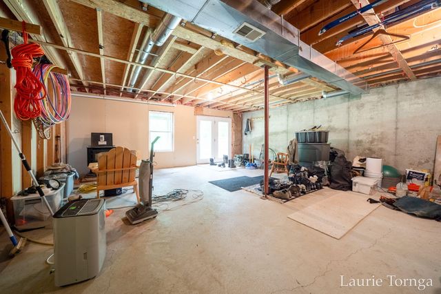 2670 Grand River Drive Ne, Ada Twp, MI 49525