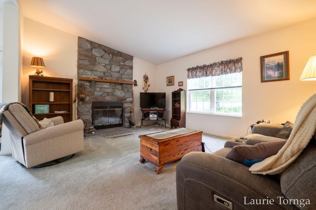 2670 Grand River Drive Ne, Ada Twp, MI 49525