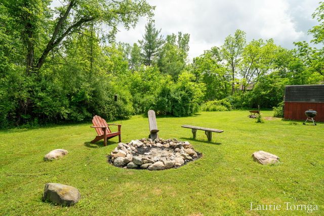2670 Grand River Drive Ne, Ada Twp, MI 49525