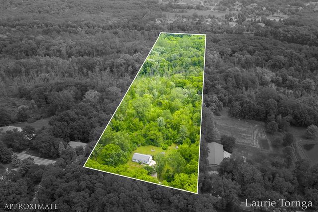 2670 Grand River Drive Ne, Ada Twp, MI 49525