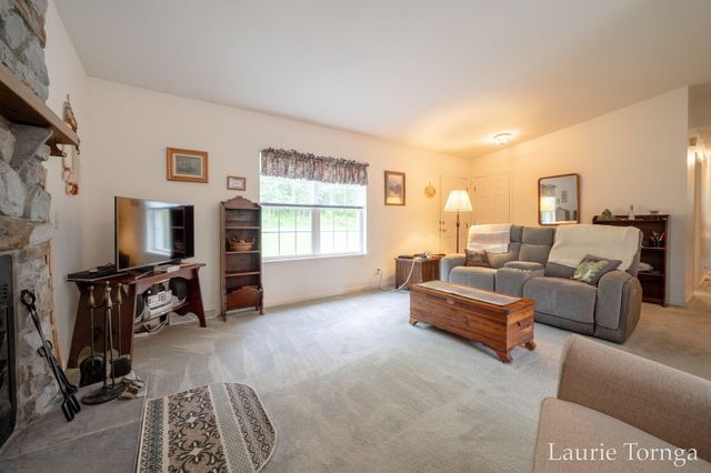 2670 Grand River Drive Ne, Ada Twp, MI 49525