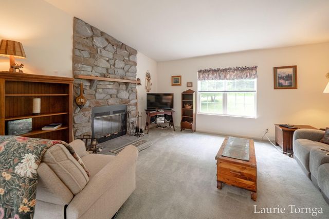 2670 Grand River Drive Ne, Ada Twp, MI 49525