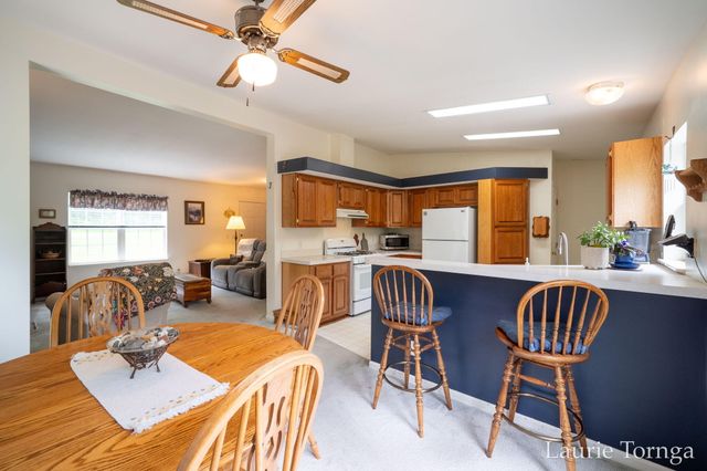 2670 Grand River Drive Ne, Ada Twp, MI 49525