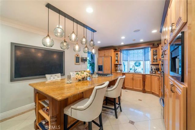 1861 W Chalet, Anaheim, CA 92804