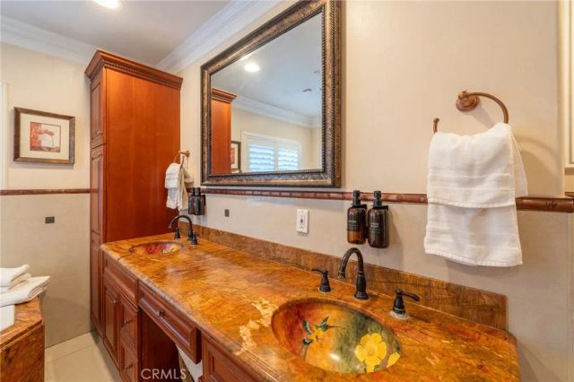 1861 W Chalet, Anaheim, CA 92804