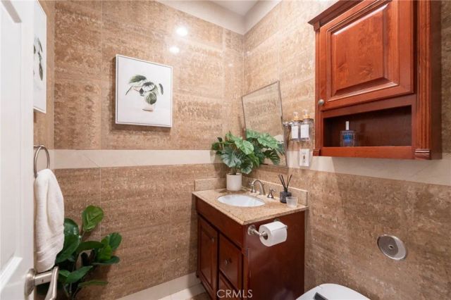 1861 W Chalet, Anaheim, CA 92804