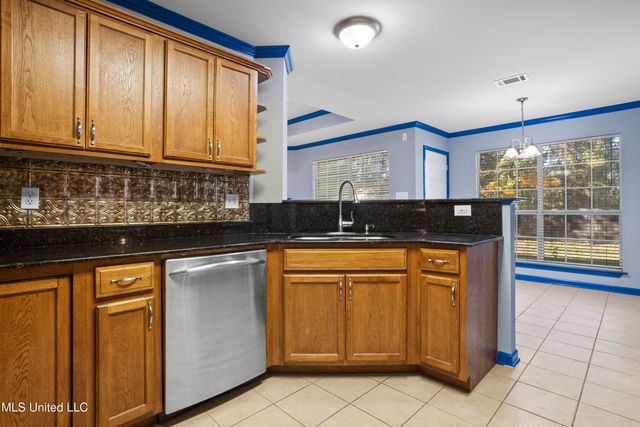 2313 Rue Beaux Chenes, Ocean Springs, MS 39564