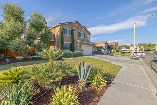 3038 Bora Avenue, Tulare, CA 93274