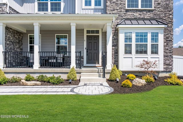 5 Patriot Street, Farmingdale, NJ 07727