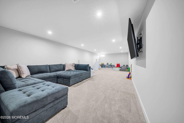 5 Patriot Street, Farmingdale, NJ 07727
