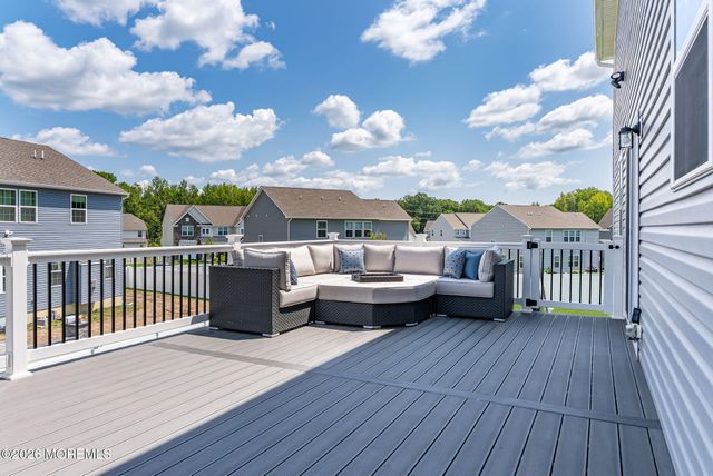 5 Patriot Street, Farmingdale, NJ 07727