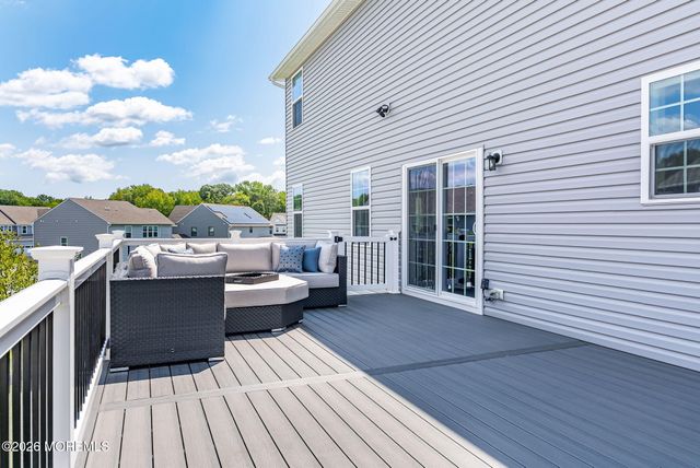5 Patriot Street, Farmingdale, NJ 07727