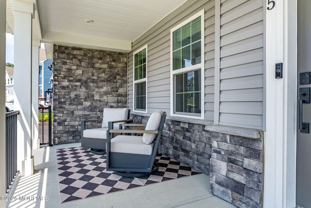 5 Patriot Street, Farmingdale, NJ 07727
