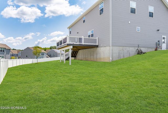 5 Patriot Street, Farmingdale, NJ 07727