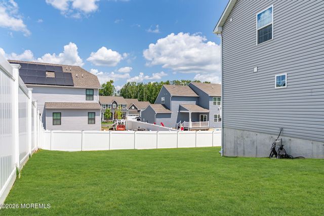 5 Patriot Street, Farmingdale, NJ 07727