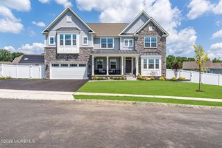 5 Patriot Street, Farmingdale, NJ 07727
