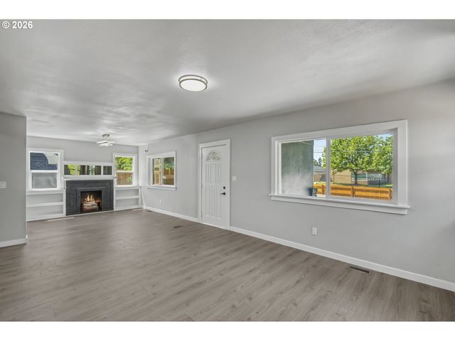 750 Se 135TH Ave, Portland, OR 97233